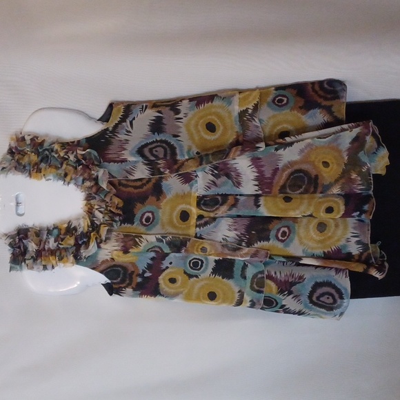 Twelve by Twelve Multi-Color Abstract Sleeveless Ruffle Top. Size XS/TP - Picture 1 of 11